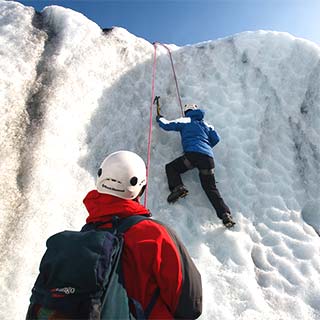 Top-roping autonomy on ice with Roc et Glace climbing